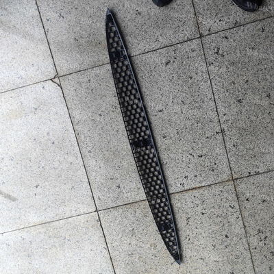 988025 GRILLE-LOWER-TK BLACK,SP กล่องด้านล่างของ THERMO KING T-600M, T-800M, T-1000M, T-680Pro, T-880Pro, T-1080Pro