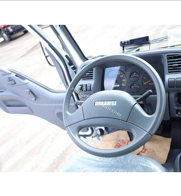 Isuzu 100p แบรนด์ญี่ปุ่น รถบรรทุกชาสีความยาว 4.1 เมตร กล่องเย็น พร้อมหน่วยเย็น THERMO KING RV380V 4X2 มินิ 3tons 2 Ton Freezer รถบรรทุกเย็น